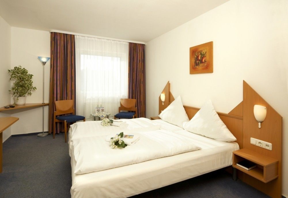 Hotel Und Restaurant "Zur Zwiebel" Peenemunde Exterior foto
